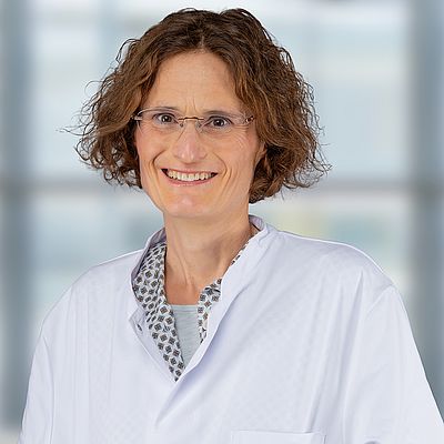 Das Bild zeigt ein Porträt von Annette Baumgart