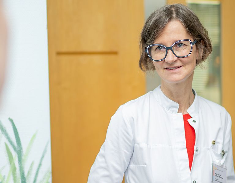 Das Bild zeigt Klinikdirektorin Prof. Dr. Verena Ellerkamp.