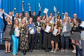 Das Bild zeigt die Absolventinnen und Absolventen der Fachweiterbildung OP