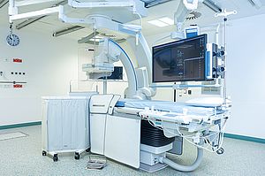 Das Bild zeigt ein Angiografiegerät