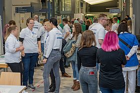 Das Bild zeigt den gut besuchten Schnupperabend im Klinikum Karlsruhe