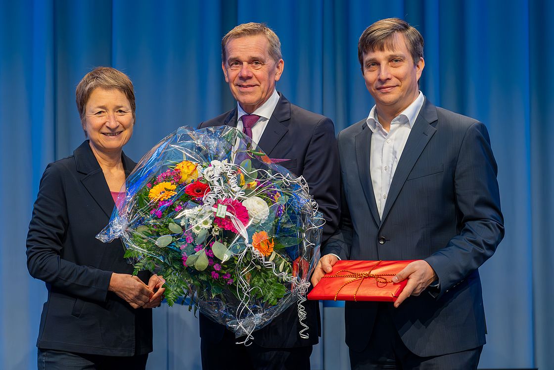 Das Bild zeigt Bettina Lisbach, Prof. Dr. Werner Heppt und Prof. Dr. Dr. Martin Holderried (v.l.n.r.)