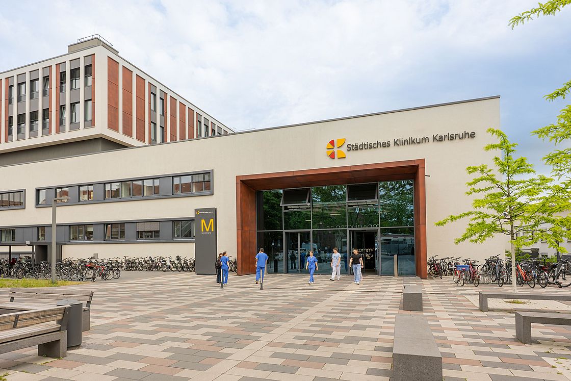 Das Bild zeigt den Eingang von Haus M.