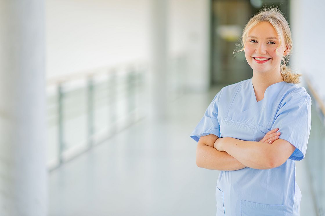 Eine Studierende am Klinikum Karlsruhe.