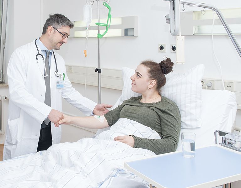 Das Bild zeigt eine Visite in der Urologie