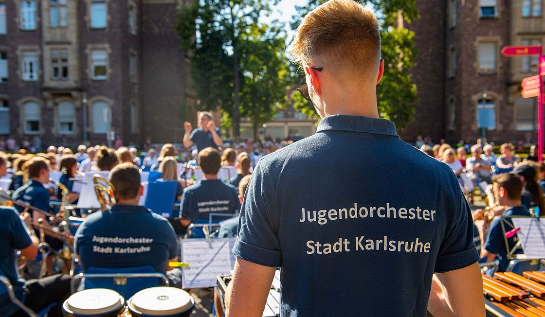 Das Bild zeigt ein Konzert des Jugendorchesters Stadt Karlsruhe