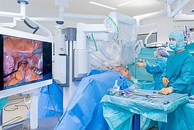 Das Bild zeigt den Da Vinci im Einsatz im OP