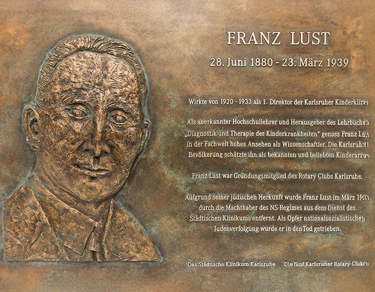Das Bild zeigt die Gedenktafel für Franz Lust.