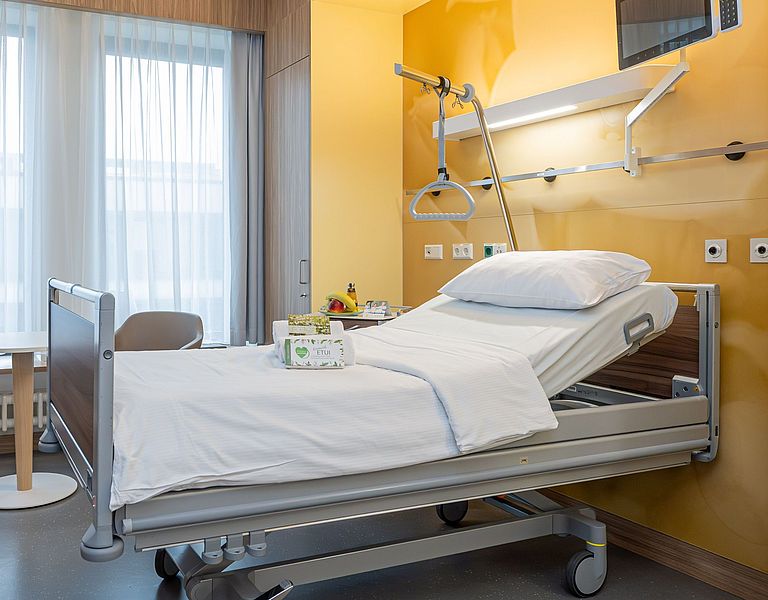 Das Bild zeigt ein Wahlleistungszimmer im modernen Bettengeschoss von Haus M.