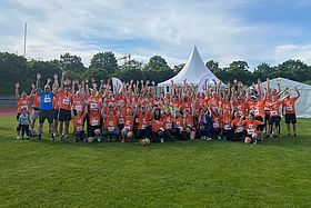 Gruppenbild der Mitarbeitenden des Klinikums Karlsruhe, die an der Badischen Meile 2023 teilgenommen haben.