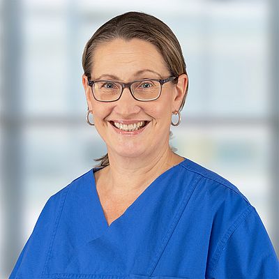 Das Bild zeigt ein Porträt von Erna Krämer