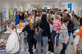 Das Bild zeigt den Markt der Möglichkeiten.