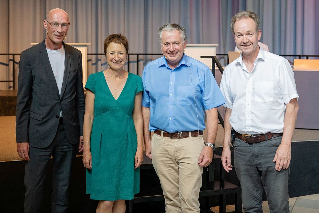 Das Bild zeigt Prof. Markus Backmund, Bettina Lisbach, Prof. Martin Storck und Prof. Knut Kröger (v.l.n.r.) beim 4. Karlsruher Präventionsgespräch