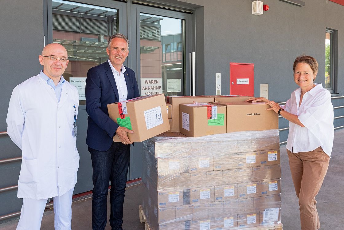 Das Bild zeigt Dr. Christian Degenhardt, Markus Heming und Bettina Lisbach