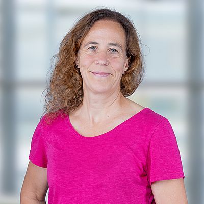 Das Bild zeigt ein Portrait von Iris Malchow