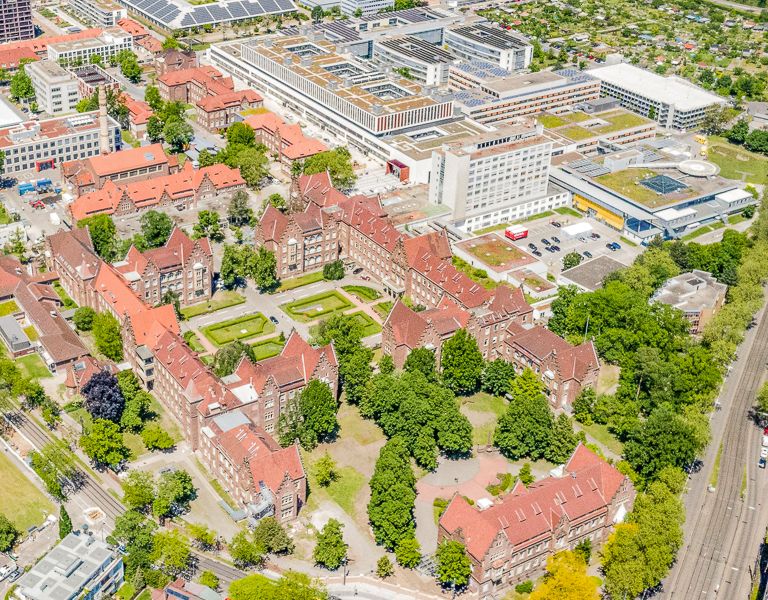 Das Bild zeigt eine Übersicht des Klinikcampus in der Moltkestraße