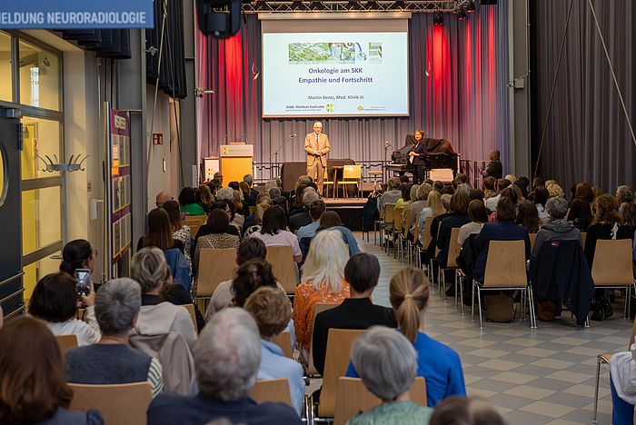 Zusammen mit Prof. Dr. Martin Bentz begrüßte Bettina Lisbach die Gäste.