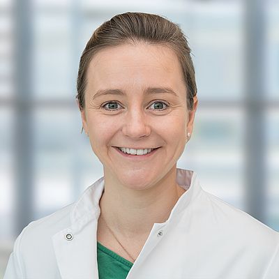 DR. MED. LAURA BOOSZ DR. MED. LAURA BOOSZ