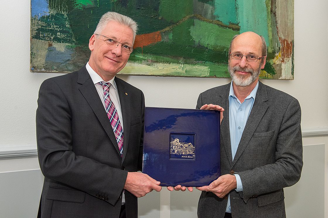 Prof. Dr. Hans-Jürgen Hennes und Bürgermeister Klaus Stapf