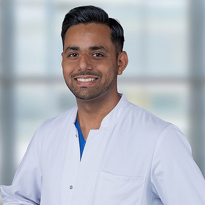 Das Bild zeigt ein Portrait von Owais Mohammad.