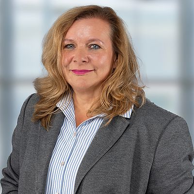 Das Bild zeigt ein Porträt Silvia Keller 