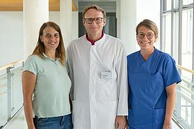 Das Bild zeigt Cordula Petersmeier, Prof. Dr. Andreas Müller und Dr. Karin Roth (v.l.n.r.)