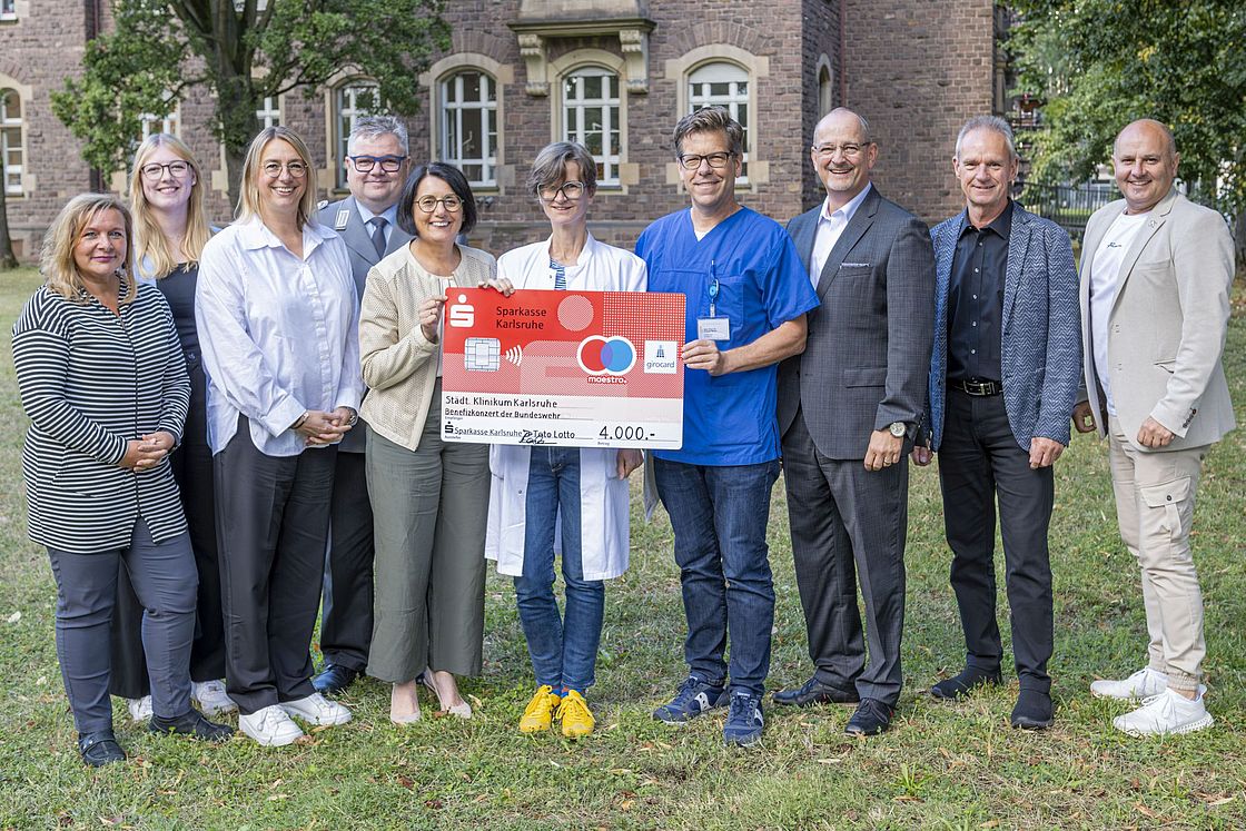 Übergabe des Spendenschecks