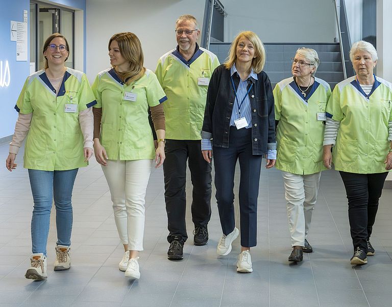 Das Bild zeigt Grüne Damen und Herren in Haus M