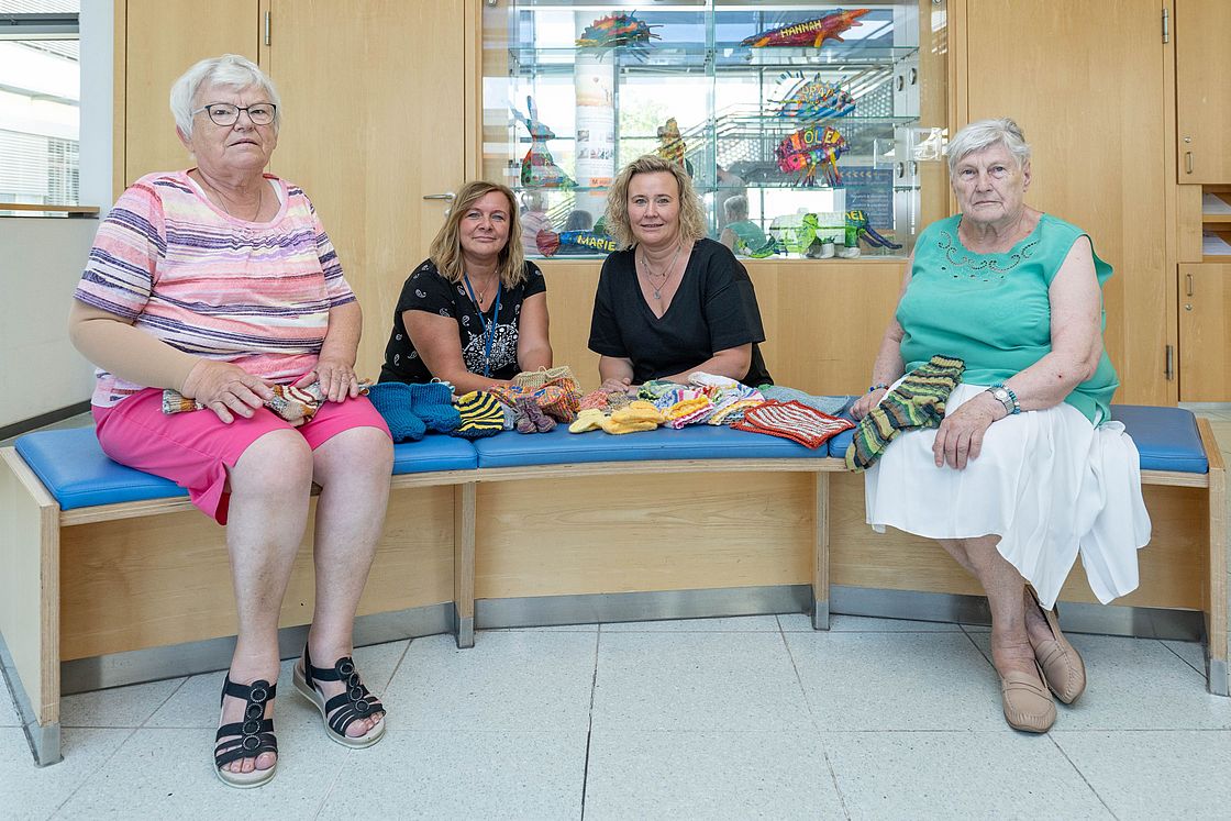 Das Bild zeigt vier Frauen
