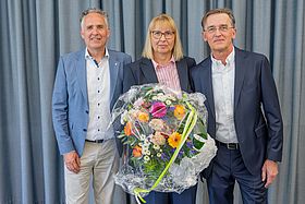 Das Bild zeigt Markus Heming, Brigitte Heimerzheim-Reimer und Prof. Dr. Peter Reimer (v.l.) bei der Verabschiedung.