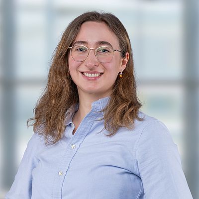 Das Bild zeigt ein Portrait von Sophia von der Dellen.