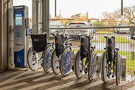 Die neue Rollstuhlleihstation im Parkhaus in der Knielinger Allee.