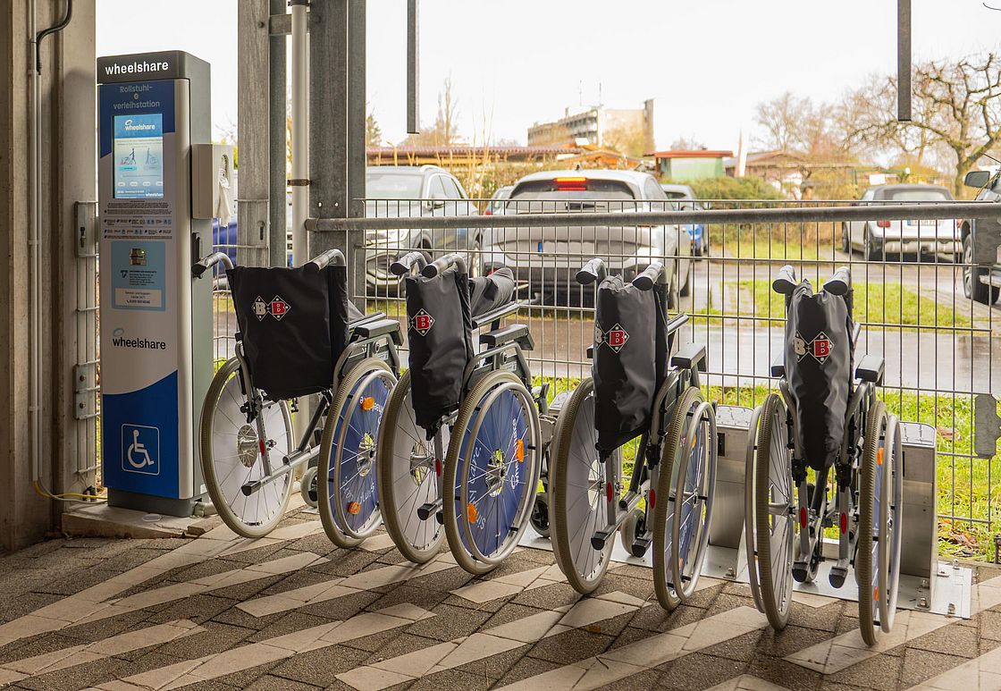 Die neue Rollstuhlleihstation im Parkhaus in der Knielinger Allee.
