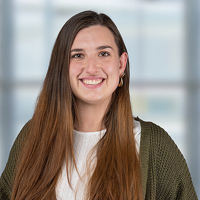 Das Bild zeigt ein Porträt von Carina Fischer 