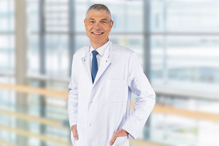 Das Bild zeigt Prof. Dr. Rainer Weber.