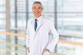 Das Bild zeigt Prof. Dr. Rainer Weber.