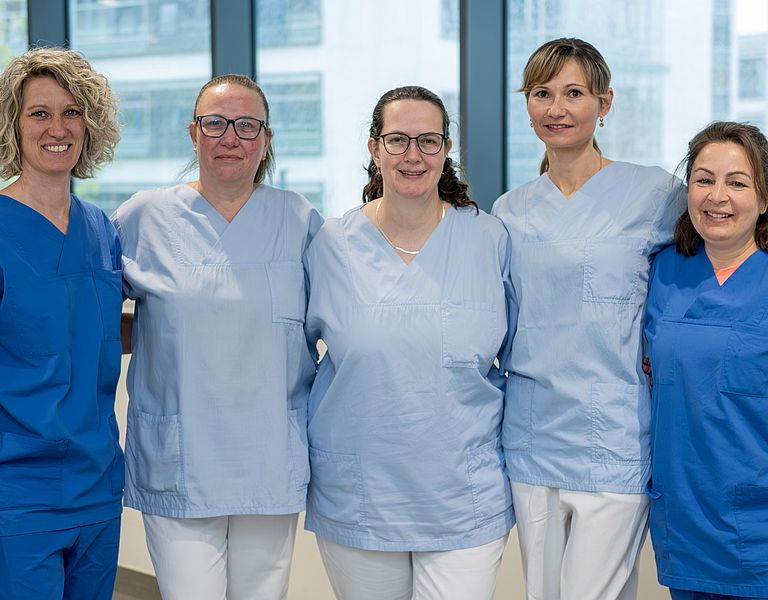 Das Bild zeigt Mitarbeitende des Ad-Hoc-Teams.