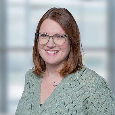 Das Bild zeigt ein Portrait von Sarah-Maria Fischer
