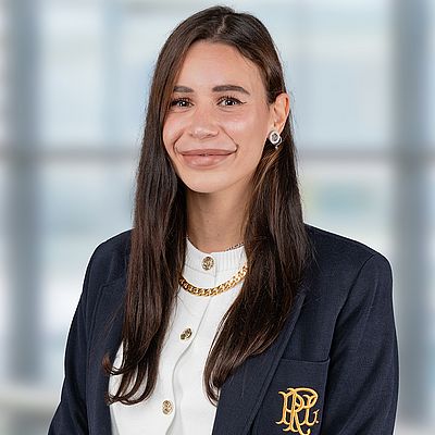 Das Bild zeigt ein Porträt von Elisabeth Ibraj