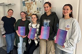 Das Bild zeigt die Übergabe der Europässe Mobilität.