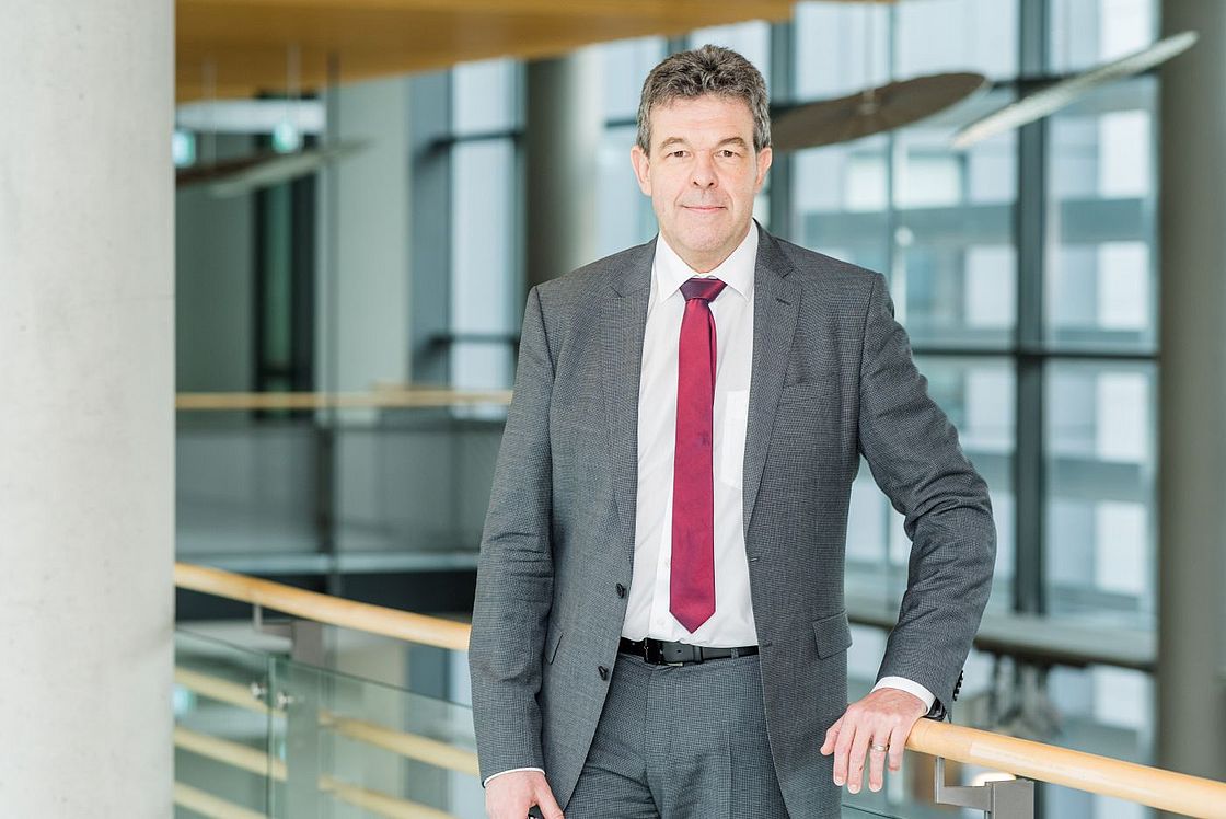 Dr. Uwe Spetzger