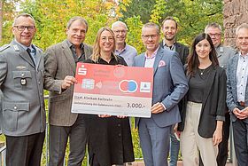 Das Bild zeigt Oberstleutnant Christian Weiper, Prof. Michael Geißler, Petra Görlach, Prof. Peter Schmittenbecher, Thomas Schroff, Pascal Schütt, Rowina Warth, Stefan Hahn, Volker Schmalz