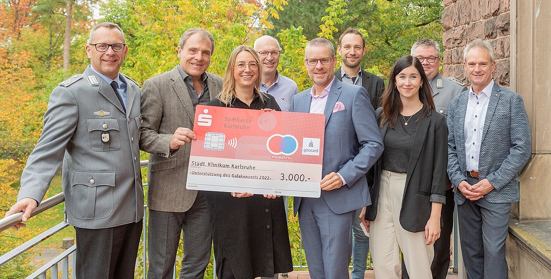 Das Bild zeigt Oberstleutnant Christian Weiper, Prof. Michael Geißler, Petra Görlach, Prof. Peter Schmittenbecher, Thomas Schroff, Pascal Schütt, Rowina Warth, Stefan Hahn, Volker Schmalz