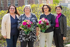 Das Bild zeigt Sandra Lehnert (Stellvertretende Pflegedirektorin), Friederike Fellmann, Silke Kramer und Elvira Schneider (v.l.n.r.). 