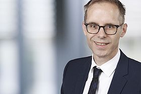 Das Bild zeigt eine Portraitaufnahme von Prof. Dr. med. Juri Ruf