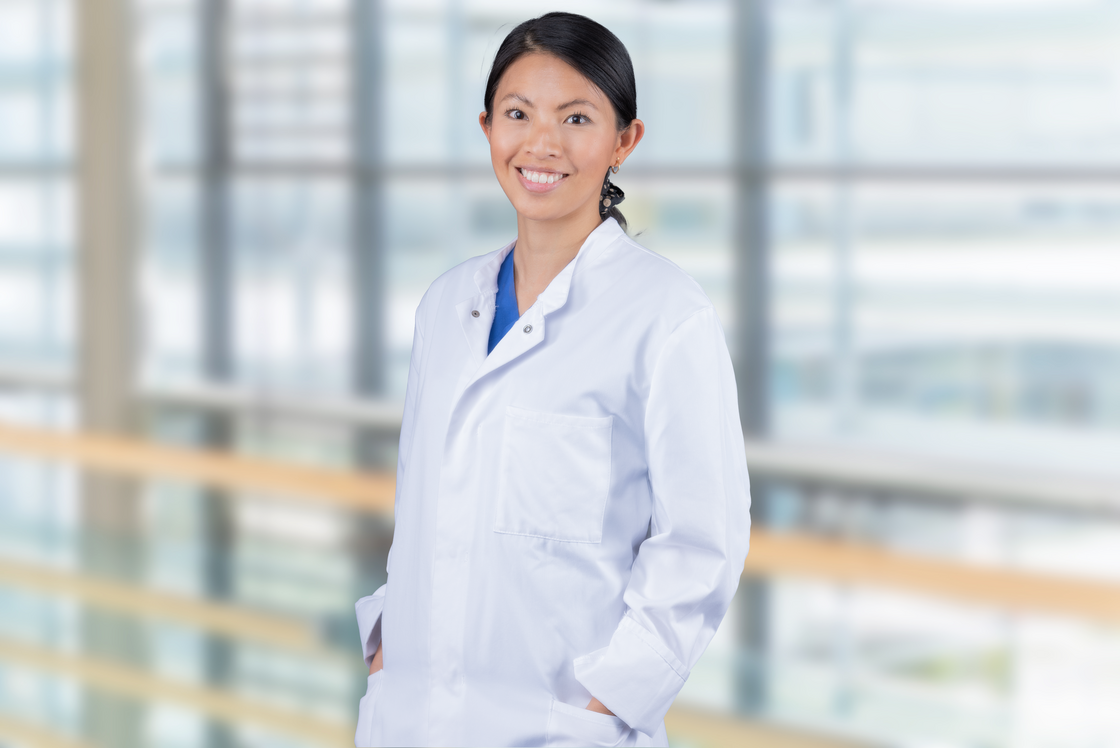 Das Bild zeigt Mai Thi Hornaus, Fachärztin für Frauenheilkunde am Klinikum Karlsruhe.