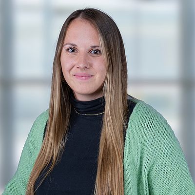 Das Bild zeigt ein Portrait von Sophia Bürkle