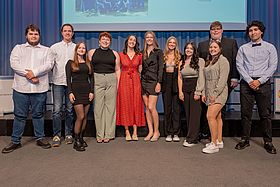 Das Bild zeigt die Examensfeier der neuen MTR