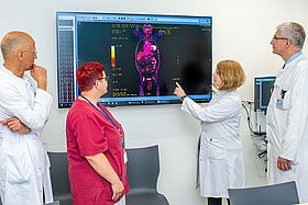 Das Tumorzentrum koordiniert wöchentlich stattfindende Konferenzen mit Experten aller Disziplinen.