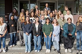 Das Bild zeigt die Auszubildenden des aktuellen Kurses mit Schwerpunkt Kinderkrankenpflege